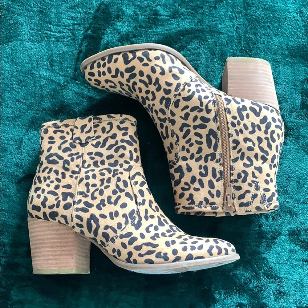 Carlos by Carlos Santana Brown and Black Ankle Booties with Leopard Print - Picture 2 of 6